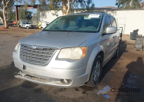 2010 Chrysler Town & Country Touring z USA, uszkodzony, nr VIN 2A4RR5D10AR300698